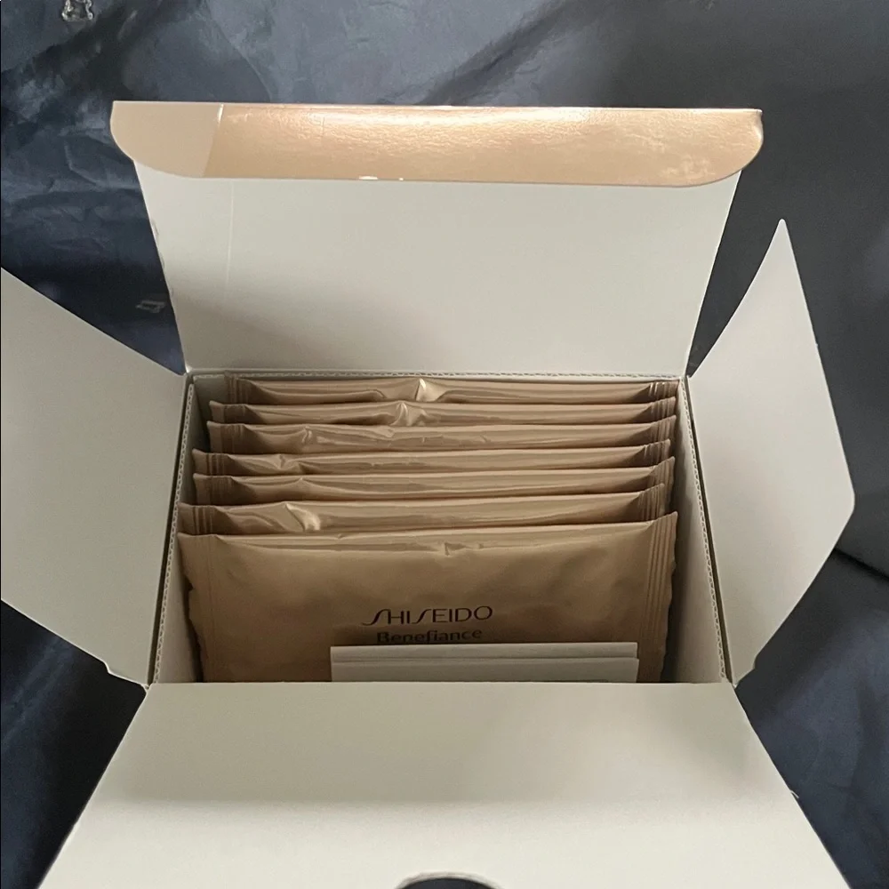 SHISEIDO Benefiance Pure Retinol Instant Treatment Eye Mask 
SEVEN PACKAGES - Picture 7 of 9